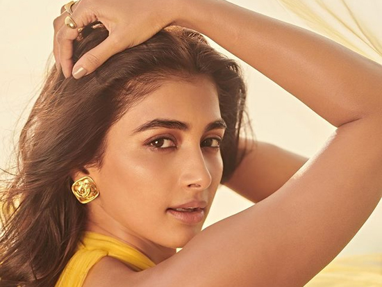 Impressive Looks Of Pooja Hegde In Yellow